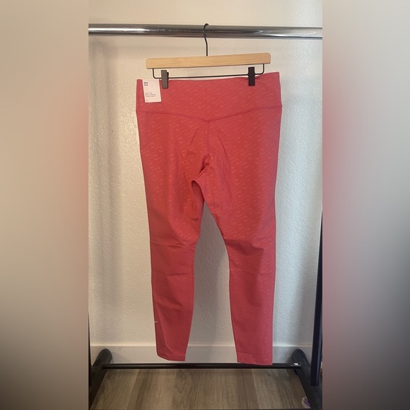 XL Pink/Peach Nike Athletic Leggings, Yoga, Tights MSRP$70 - Picture 2 of 4